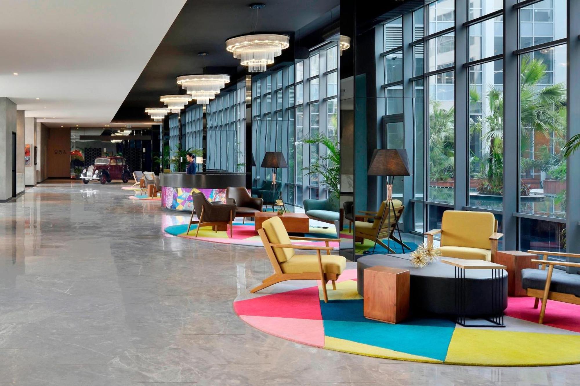 فندق ألوفت نيودلهي آيروسيتي المظهر الخارجي الصورة The lobby of the hotel