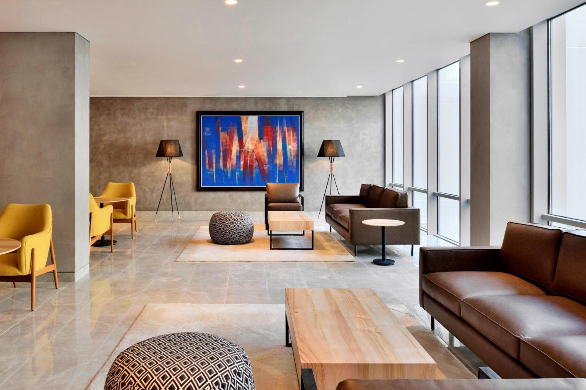فندق ألوفت نيودلهي آيروسيتي المظهر الخارجي الصورة The lobby of the hotel